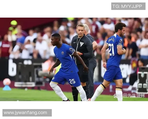 武汉网球队战术解析：如何在比赛中提升团队协作与个人表现